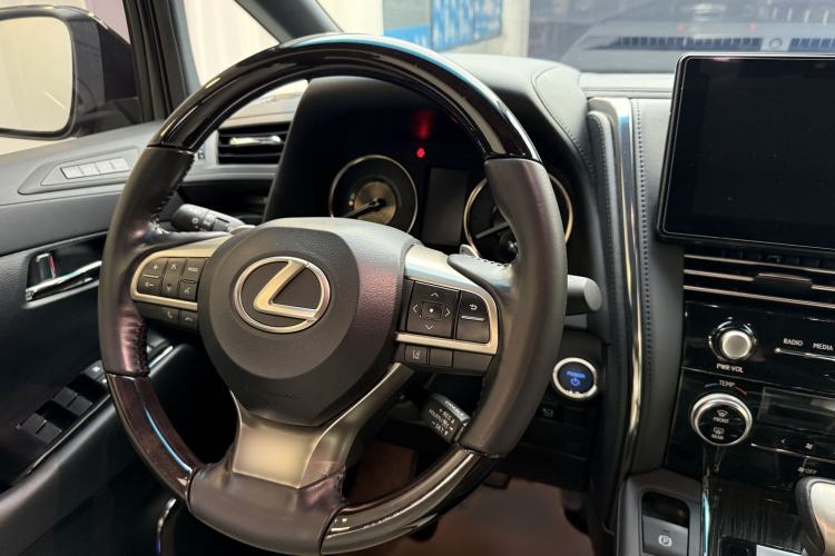 Used Lexus LM 2020 300h Seven-Seat Elegant Edition Interior 2