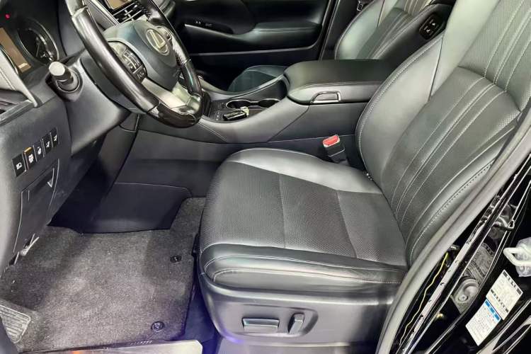 Used Lexus LM 2020 300h Seven-Seat Elegant Edition Interior 2