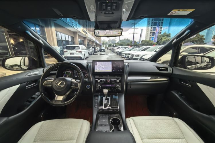 Used Lexus LM 2020 300h Seven-Seat Elegant Edition Interior 2