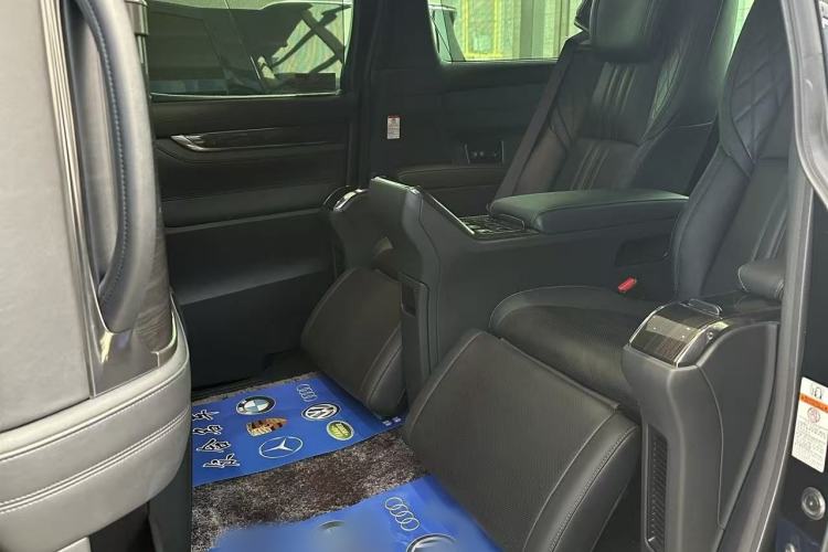 Used Lexus LM 2020 300h Four-Seat Grand Edition Interior 2