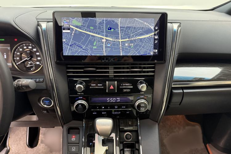 Used Lexus LM 2020 300h Seven-Seat Elegant Edition Interior 3