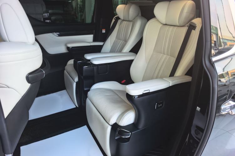 Used Lexus LM 2020 300h Seven-Seat Elegant Edition Interior 3