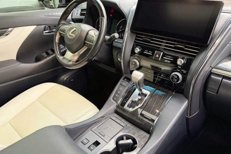 Used Lexus LM 2020 300h Four-Seat Grand Edition Interior 3
