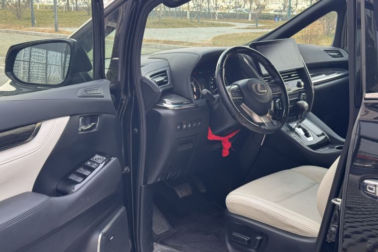 Used Lexus LM 2020 300h Seven-Seat Elegant Edition Interior 4