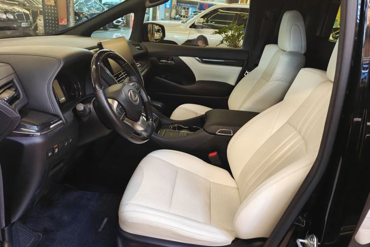 Used Lexus LM 2020 300h Four-Seat Grand Edition Interior 4