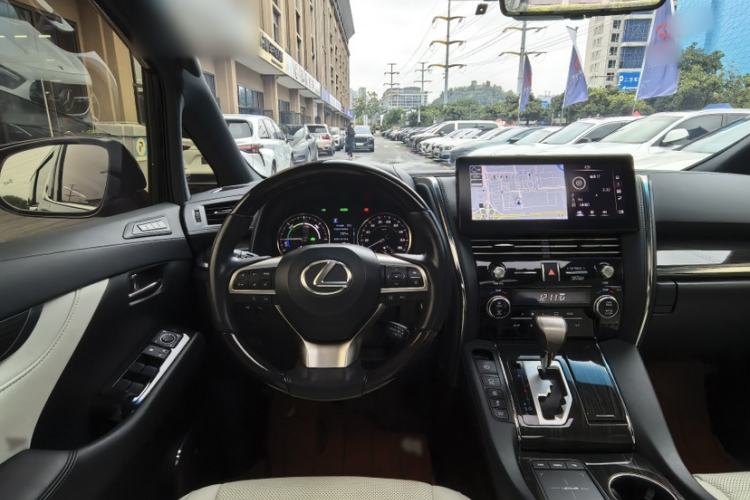 Used Lexus LM 2020 300h Seven-Seat Elegant Edition Interior 4