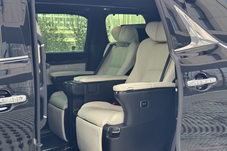 Used Lexus LM 2020 300h Seven-Seat Elegant Edition Interior 5