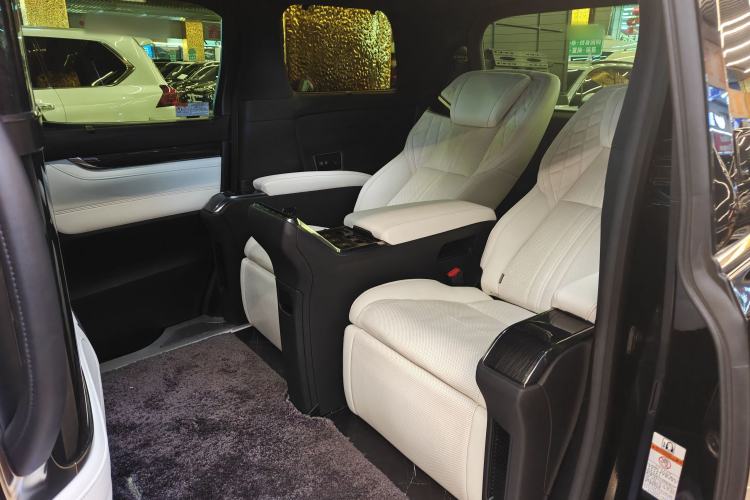 Used Lexus LM 2020 300h Four-Seat Grand Edition Interior 5