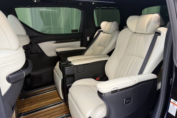 Used Lexus LM 2020 300h Seven-Seat Elegant Edition Interior 5