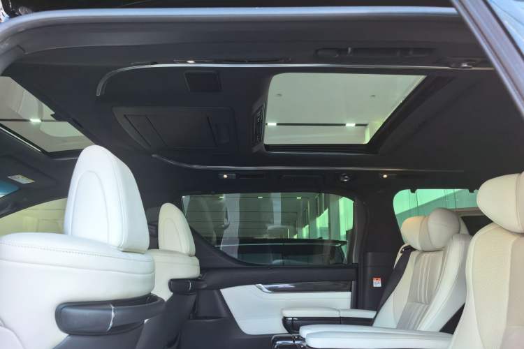 Used Lexus LM 2020 300h Seven-Seat Elegant Edition Interior 5