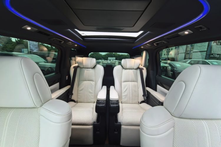 Used Lexus LM 2020 300h Seven-Seat Elegant Edition Interior 6
