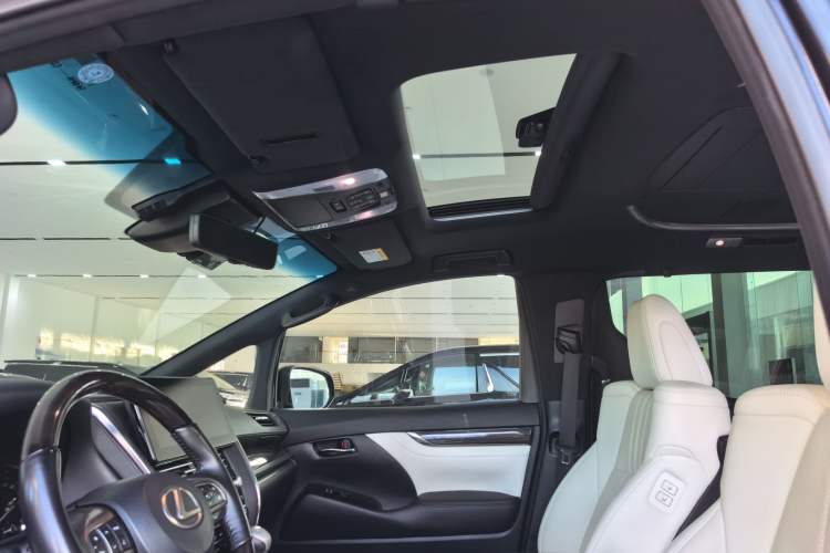 Used Lexus LM 2020 300h Seven-Seat Elegant Edition Interior 6
