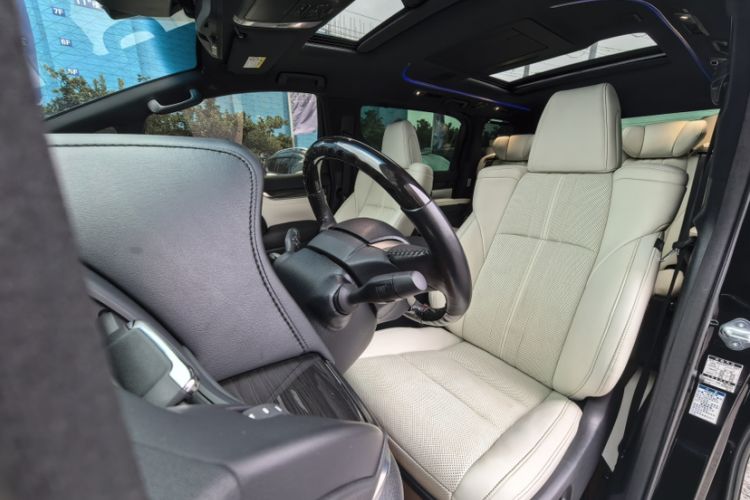 Used Lexus LM 2020 300h Seven-Seat Elegant Edition Interior 7