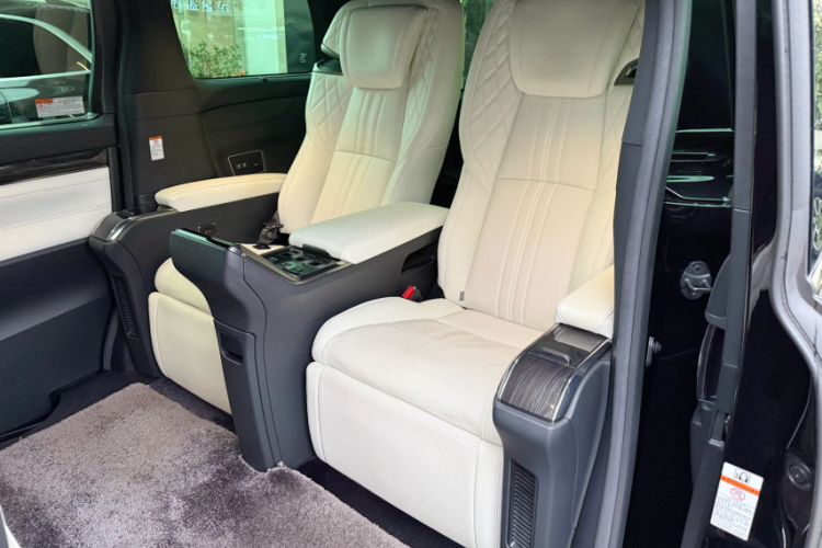 Used Lexus LM 2020 300h Four-Seat Grand Edition Interior 7