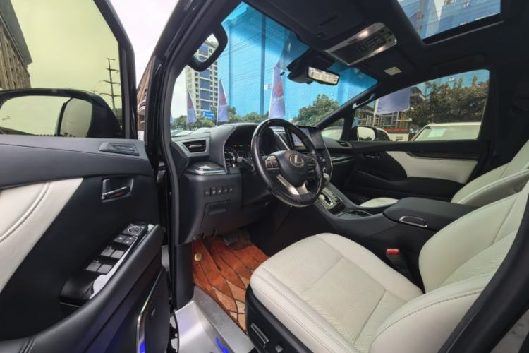 Used Lexus LM 2020 300h Seven-Seat Elegant Edition Interior 8