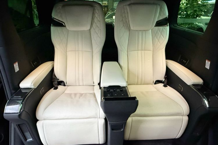 Used Lexus LM 2020 300h Four-Seat Grand Edition Interior 8
