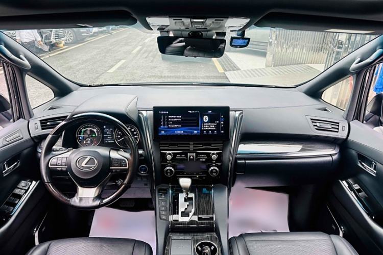 Used Lexus LM 2020 300h Seven-Seat Elegant Edition Interior 8