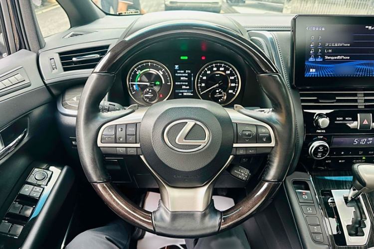 Used Lexus LM 2020 300h Seven-Seat Elegant Edition Interior 9