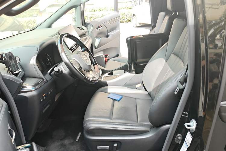 Used Lexus LM 2020 300h Four-Seat Grand Edition Left Front Seat