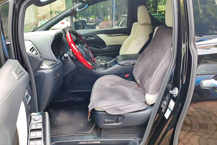 Used Lexus LM 2020 300h Seven-Seat Elegant Edition Left Front Seat