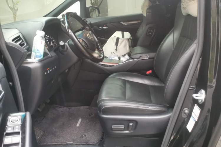 Used Lexus LM 2020 300h Seven-Seat Elegant Edition Left Front Seat