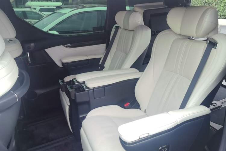 Used Lexus LM 2020 300h Seven-Seat Elegant Edition Left Rear Seat