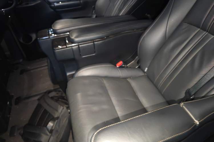 Used Lexus LM 2020 300h Seven-Seat Elegant Edition Left Rear Seat