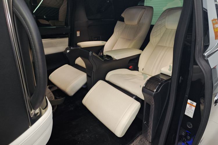 Used Lexus LM 2020 300h Seven-Seat Elegant Edition Left Rear Seat