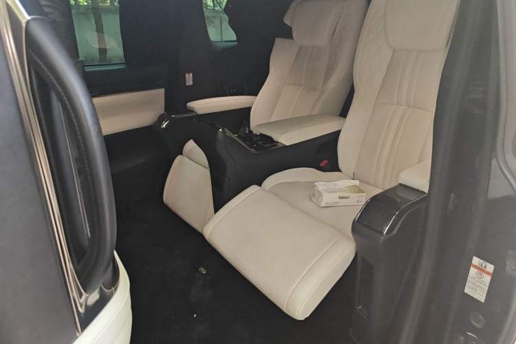 Used Lexus LM 2020 300h Four-Seat Grand Edition Left Rear Seat