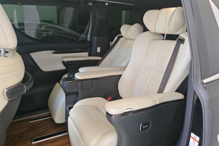 Used Lexus LM 2020 300h Seven-Seat Elegant Edition Left Rear Seat