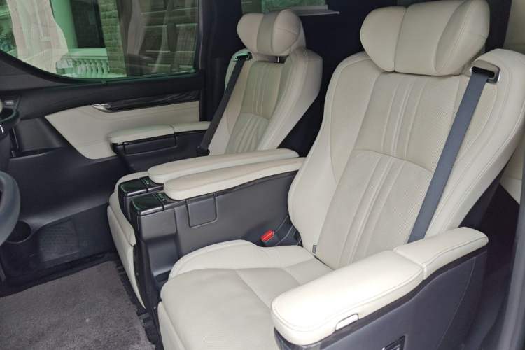 Used Lexus LM 2020 300h Seven-Seat Elegant Edition Left Rear Seat