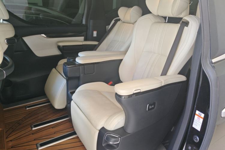 Used Lexus LM 2020 300h Seven-Seat Elegant Edition Left Rear Seat