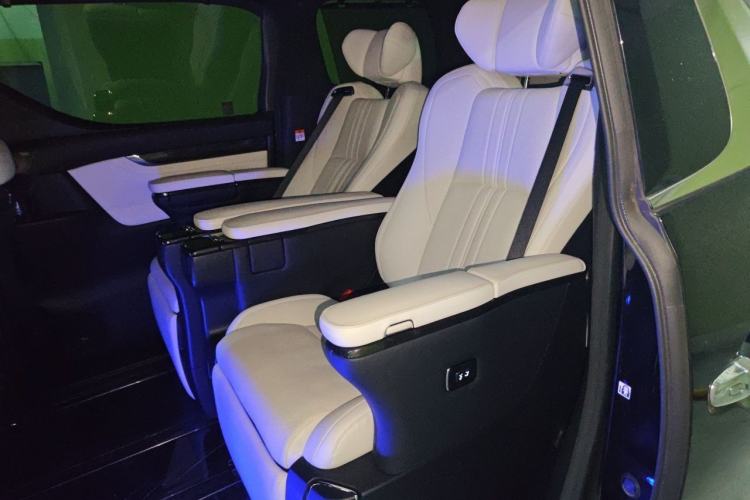 Used Lexus LM 2020 300h Seven-Seat Elegant Edition Left Rear Seat