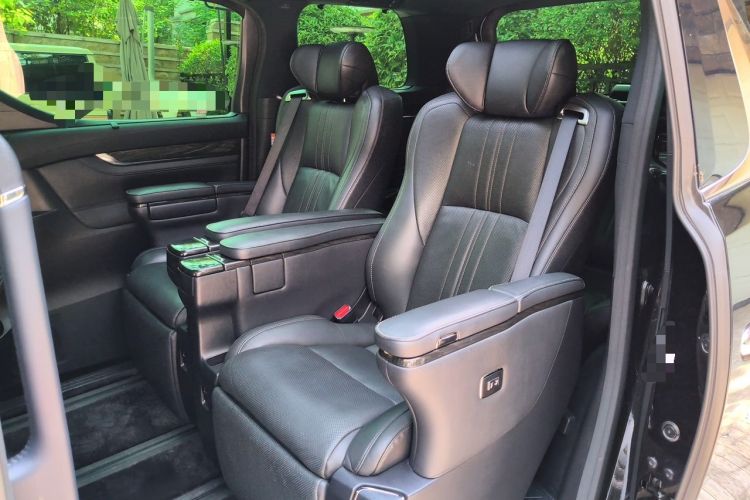 Used Lexus LM 2020 300h Seven-Seat Elegant Edition Left Rear Seat
