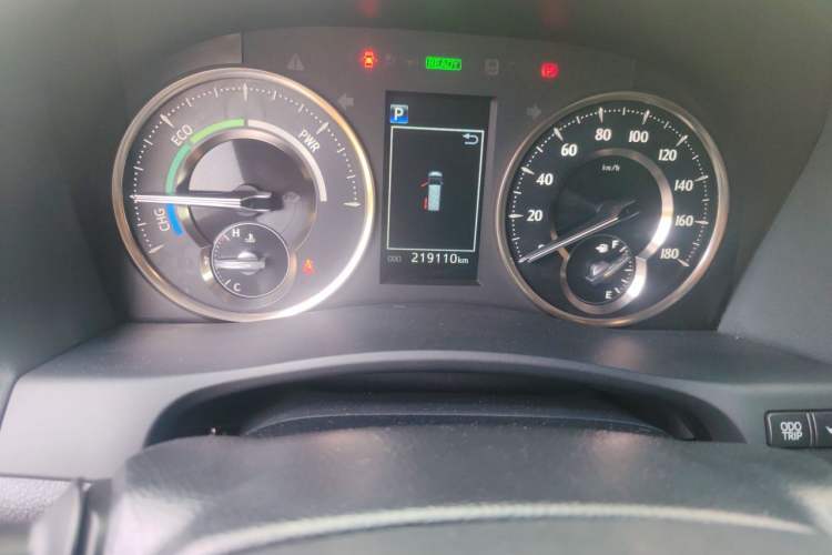 Used Lexus LM 2020 300h Seven-Seat Elegant Edition Odometer Close Up