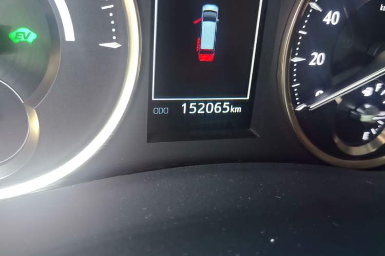 Used Lexus LM 2020 300h Seven-Seat Elegant Edition Odometer Close Up