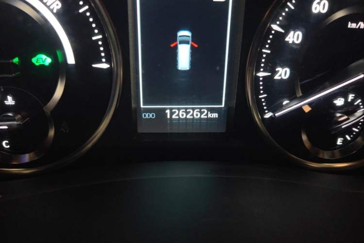 Used Lexus LM 2020 300h Seven-Seat Elegant Edition Odometer Close Up
