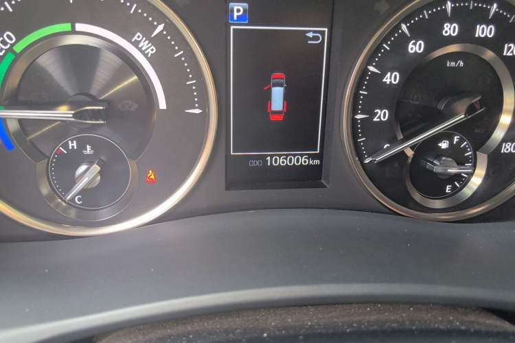 Used Lexus LM 2020 300h Seven-Seat Elegant Edition Odometer Close Up