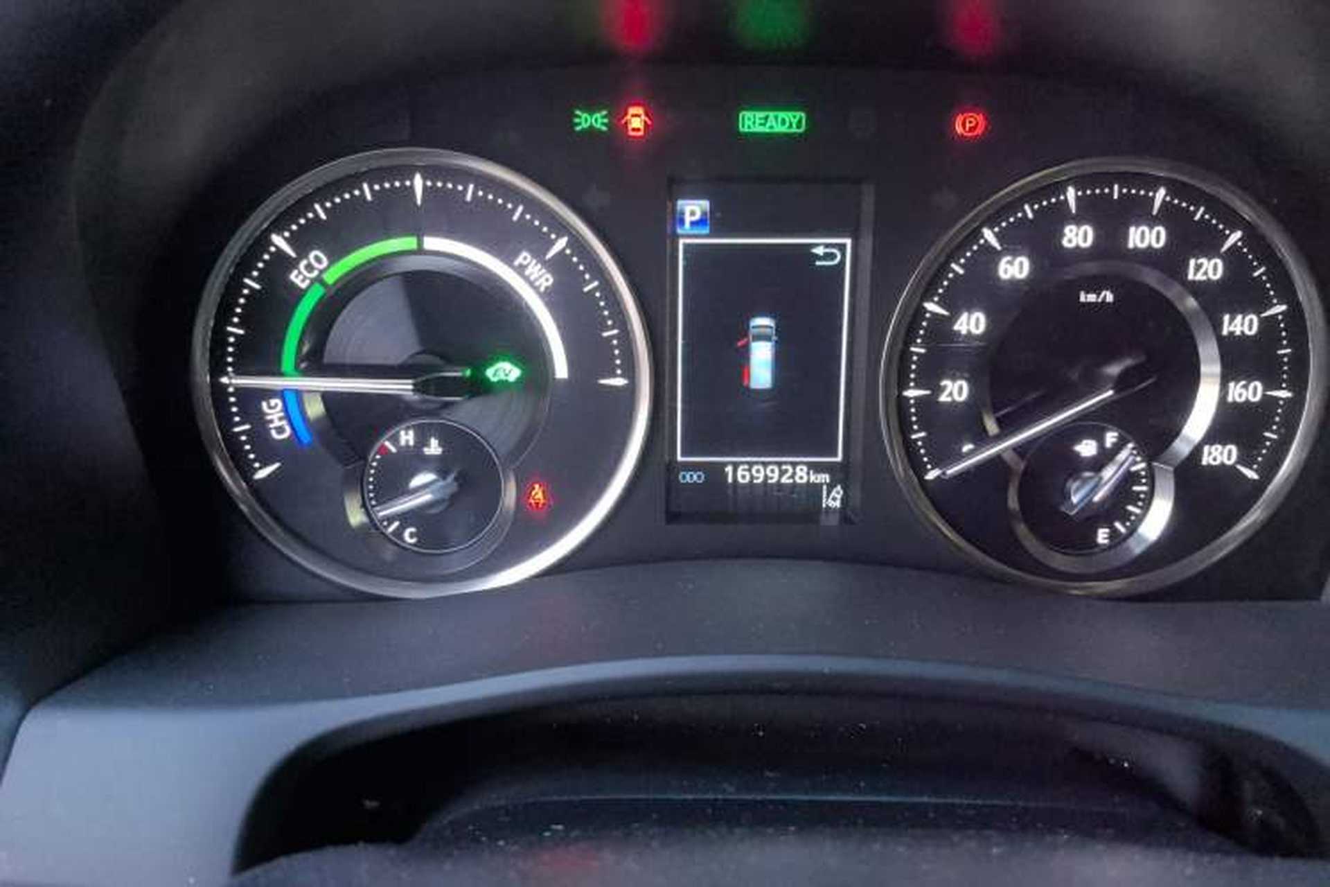 Used Lexus LM 2020 300h Seven-Seat Elegant Edition Odometer Close Up