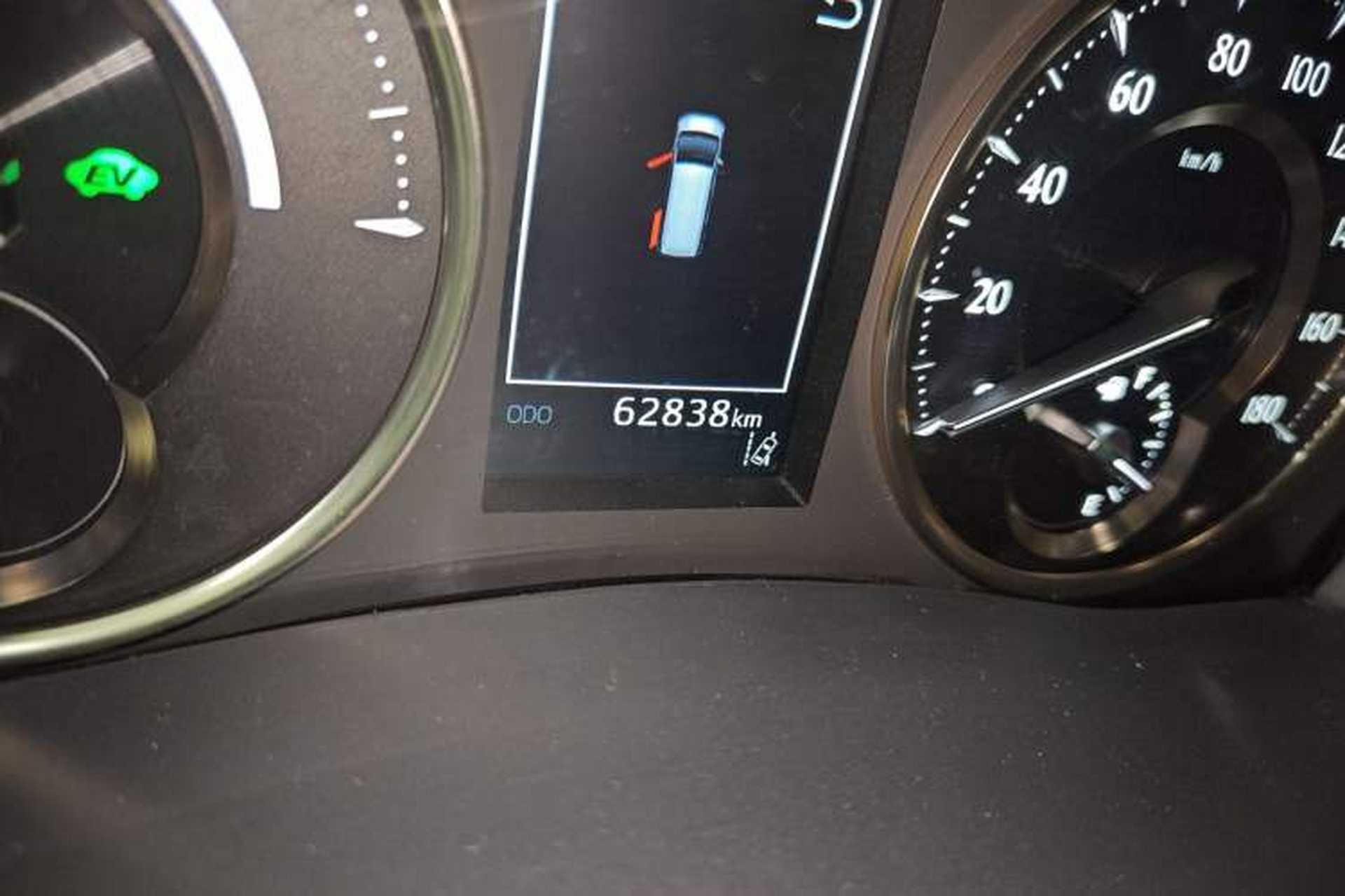 Used Lexus LM 2020 300h Seven-Seat Elegant Edition Odometer Close Up