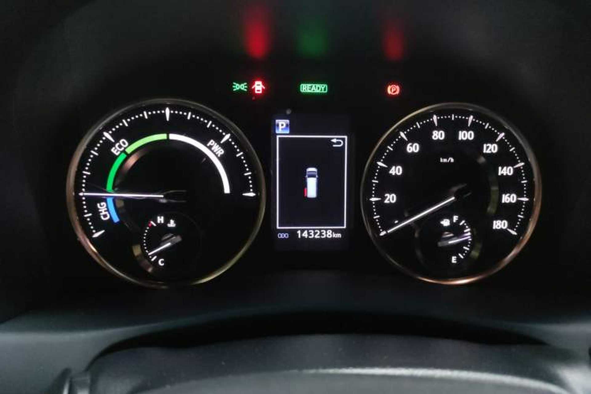 Used Lexus LM 2020 300h Four-Seat Grand Edition Odometer Close Up