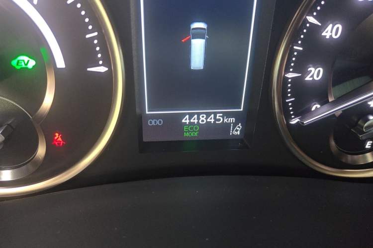 Used Lexus LM 2020 300h Seven-Seat Elegant Edition Odometer Close Up