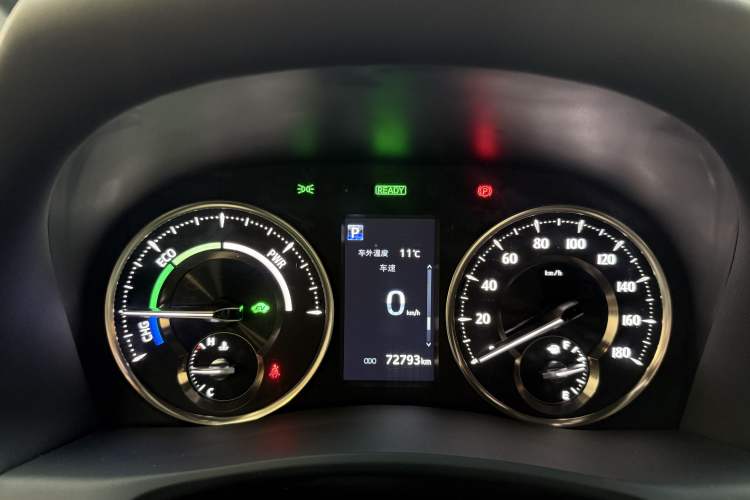 Used Lexus LM 2020 300h Seven-Seat Elegant Edition Odometer Close Up