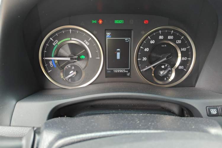 Used Lexus LM 2020 300h Seven-Seat Elegant Edition Odometer Close Up