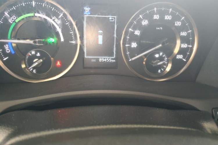 Used Lexus LM 2020 300h Seven-Seat Elegant Edition Odometer Close Up