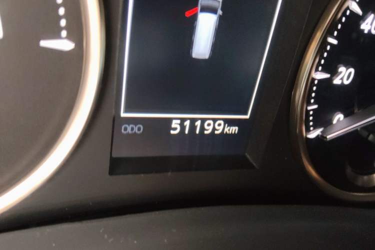 Used Lexus LM 2020 300h Four-Seat Grand Edition Odometer Close Up