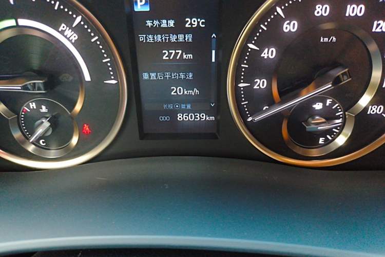 Used Lexus LM 2020 300h Seven-Seat Elegant Edition Odometer Close Up