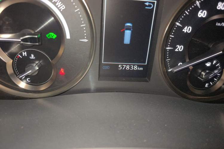 Used Lexus LM 2020 300h Four-Seat Grand Edition Odometer Close Up