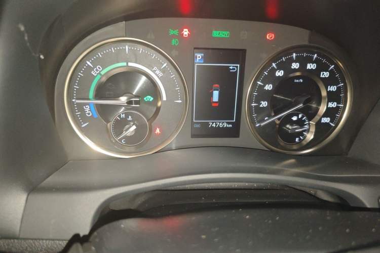 Used Lexus LM 2020 300h Seven-Seat Elegant Edition Odometer Close Up