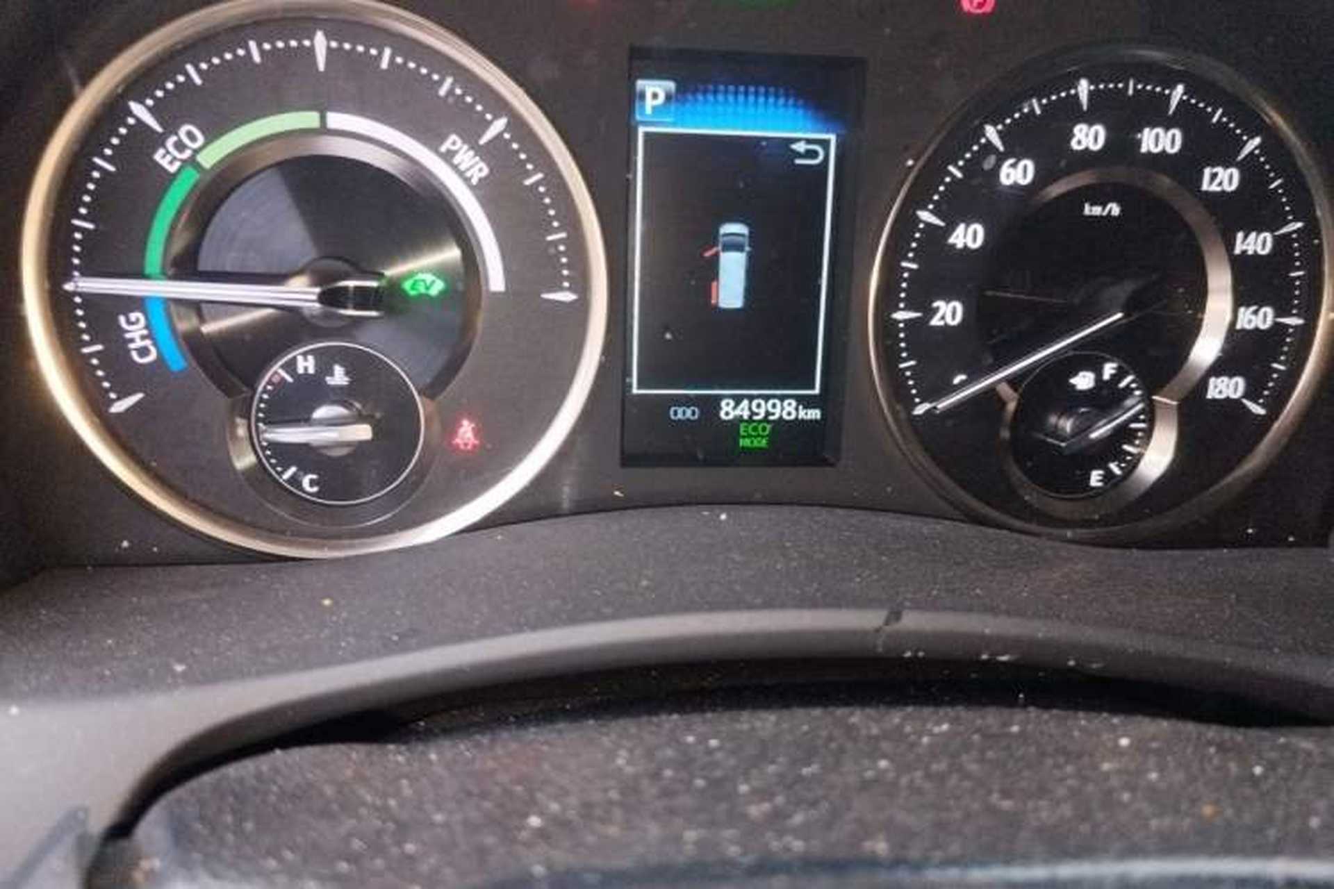 Used Lexus LM 2020 300h Seven-Seat Elegant Edition Odometer Close Up